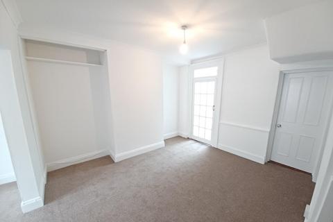 2 bedroom house to rent, Mayfield Road