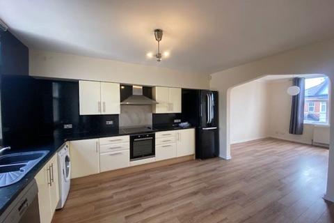 2 bedroom flat to rent, Chestnut Road, Moseley, B13 9AJ