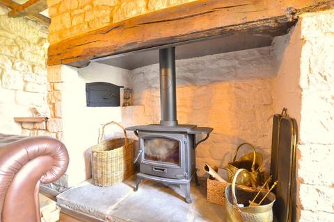 Knoll Cottage Upton Hill, Upton St Leonards, Gloucester, GL4 8DB