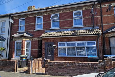 2 bedroom terraced house to rent, Glencoe Road, Margate