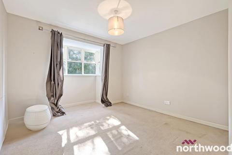 2 bedroom flat for sale, Stapleford Close, Chelmsford, CM2