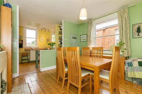 3 bedroom flat for sale, London NW10