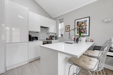 2 bedroom flat for sale, Melrose Avenue, London NW2