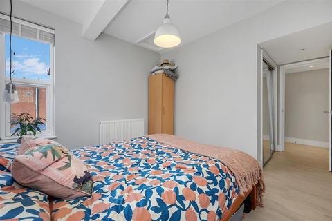 2 bedroom flat for sale, Melrose Avenue, London NW2