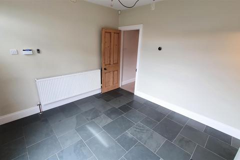 125 Grantham Road, Bingham, Nottingham, NG13 8DF