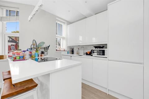 2 bedroom flat for sale, Melrose Avenue, London NW2