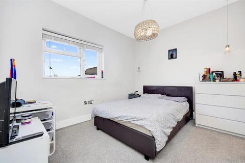 2 bedroom flat for sale, Melrose Avenue, London NW2