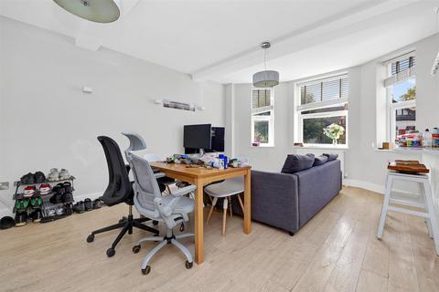 2 bedroom flat for sale, Melrose Avenue, London NW2