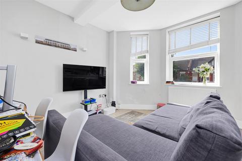 2 bedroom flat for sale, Melrose Avenue, London NW2