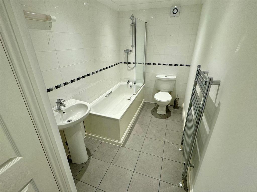 7 Fistral Wave Bathroom