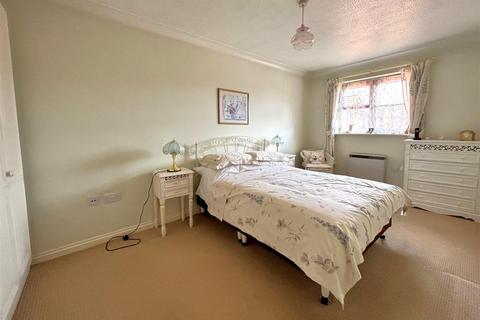 1 bedroom retirement property for sale, St Georges Court, St. Georges Road, Addlestone KT15