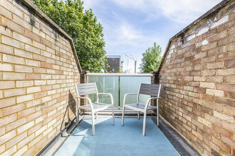 1 bedroom flat for sale, Whitefield Close, London, SW15