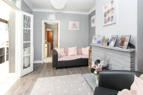 2 bedroom flat for sale, Benares Road, Plumstead, SE18