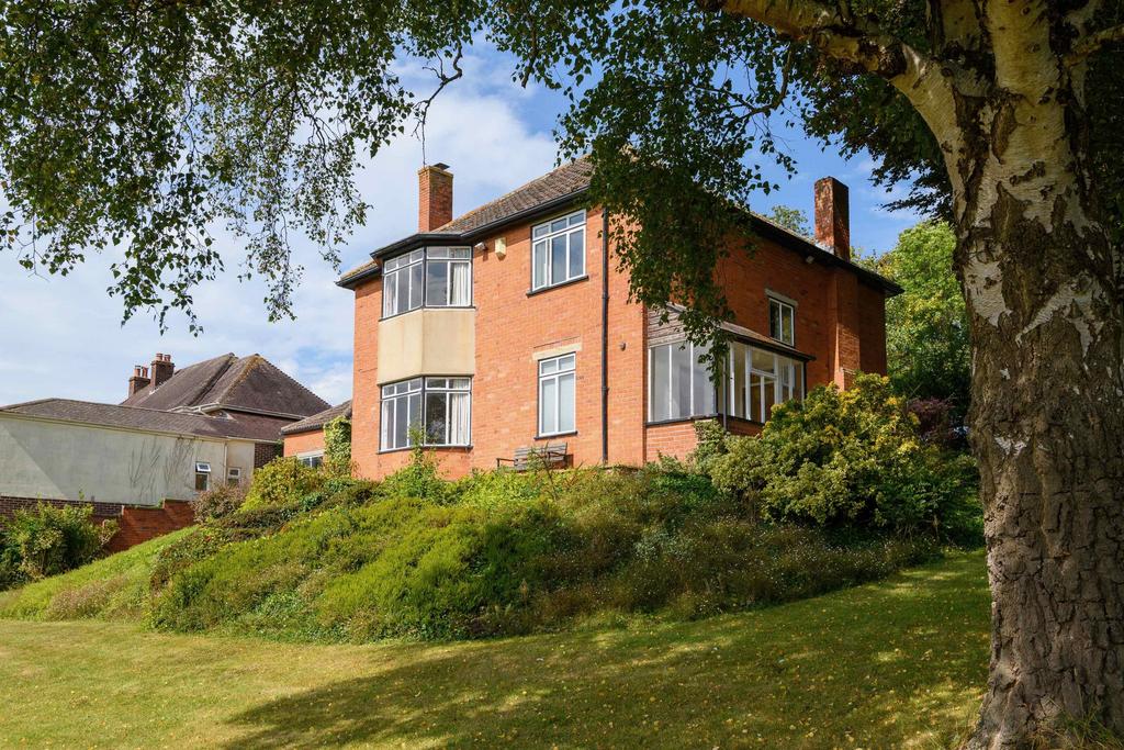 Detached house exterior, garden
