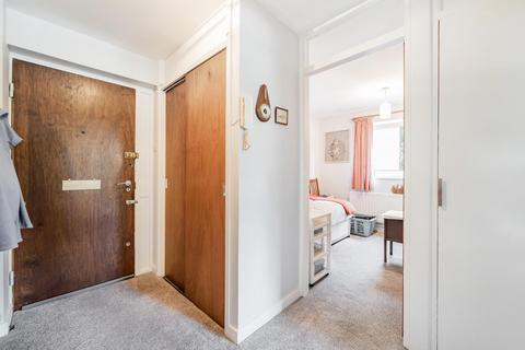 2 bedroom flat for sale, Gledhow Wood Close, Leeds LS8