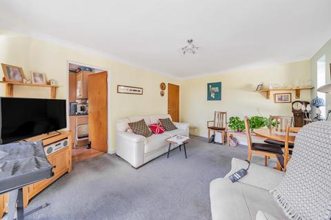 2 bedroom flat for sale, Gledhow Wood Close, Leeds LS8