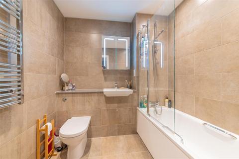 1 bedroom flat for sale, Nether Street, London