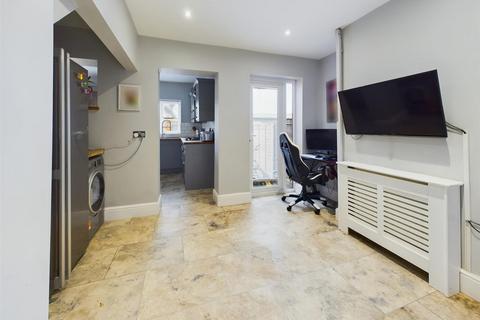 84 Birch Avenue, Gloucester, GL4 4NL