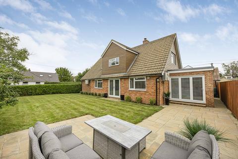 4 bedroom detached house for sale, Orchard Close, East Hanney, OX12