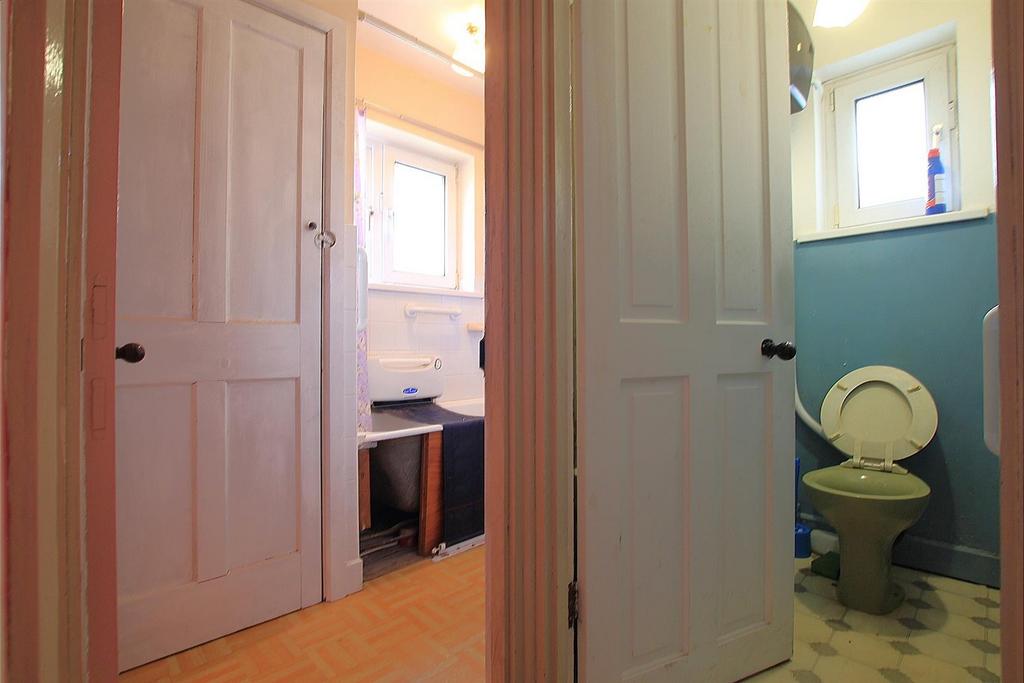Family Bathroom/ WC