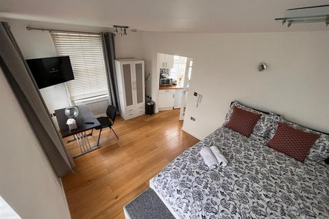 Property to rent, 68B Caledonian Road, London