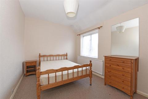 4 bedroom terraced house to rent, Headington Road, Earlsfield