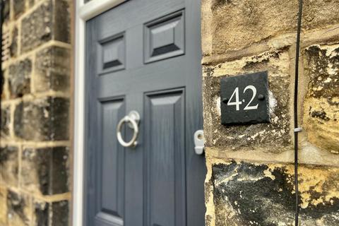 2 bedroom terraced house to rent, East View, Yeadon, Leeds, West Yorkshire, LS19