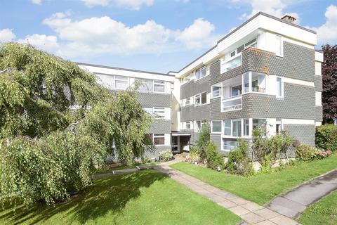 3 bedroom ground floor flat for sale, Skeyne Drive, Pulborough, West Sussex