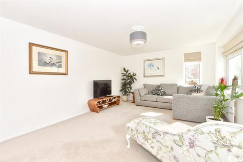 3 bedroom ground floor flat for sale, Skeyne Drive, Pulborough, West Sussex