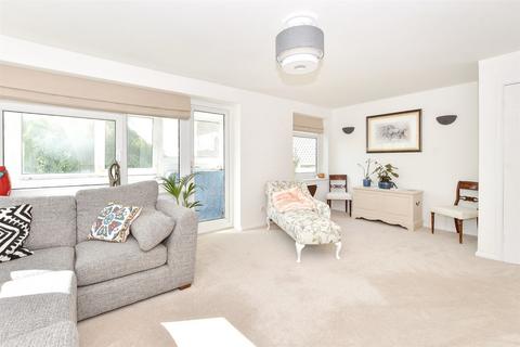 3 bedroom ground floor flat for sale, Skeyne Drive, Pulborough, West Sussex