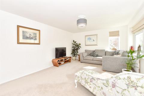 3 bedroom ground floor flat for sale, Skeyne Drive, Pulborough, West Sussex