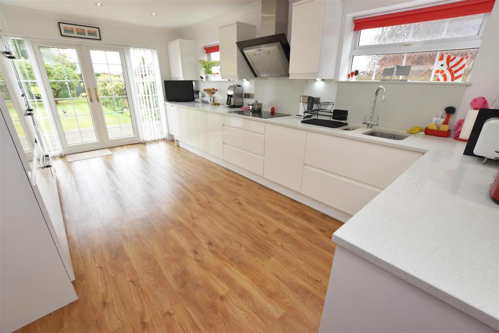 Chichester Road, Cleethorpes DN35 5 bed detached house for sale £398,000