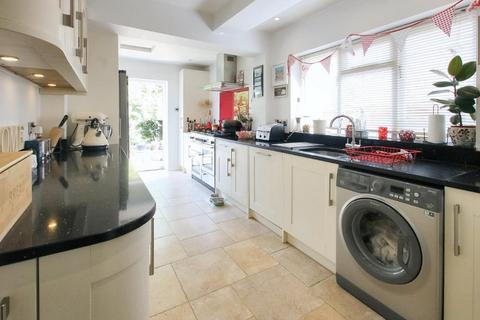 174 Cobham Road, Fetcham, Leatherhead, KT22 9JR