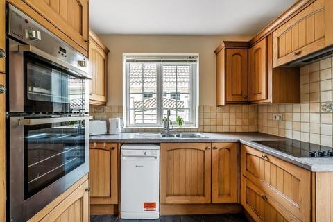 32 Hillside Gardens, Brockham, Betchworth, RH3 7EW