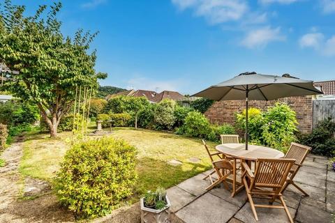 32 Hillside Gardens, Brockham, Betchworth, RH3 7EW