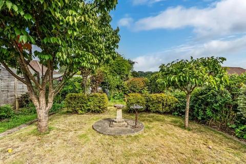 32 Hillside Gardens, Brockham, Betchworth, RH3 7EW