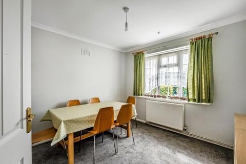 32 Hillside Gardens, Brockham, Betchworth, RH3 7EW