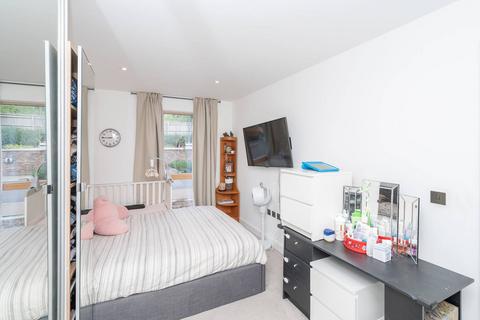 2 bedroom flat for sale, Riverwell Close, Watford, WD18
