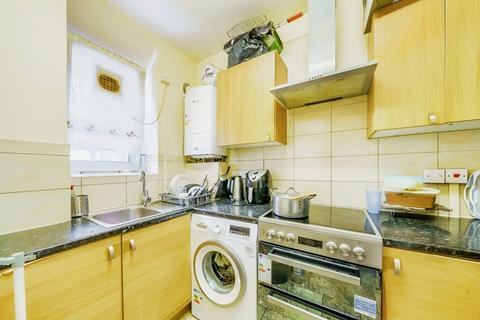 2 bedroom flat for sale, Morning Lane, Hackney, E9 6LB