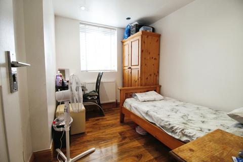25 Ratcliff Road, London, E7 8DD