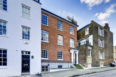 17 The Mount, London, NW3 6SZ