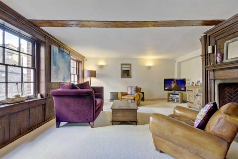 17 The Mount, London, NW3 6SZ
