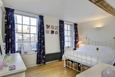 17 The Mount, London, NW3 6SZ
