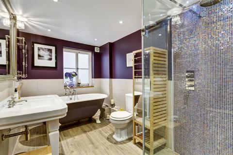 17 The Mount, London, NW3 6SZ
