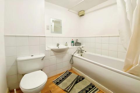 4 bedroom townhouse to rent, Grimsby Grove, London, E16 2RJ