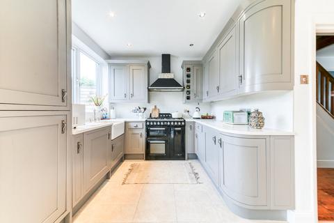 7 Mayfield Crescent, Thornton Heath, CR7 6DH