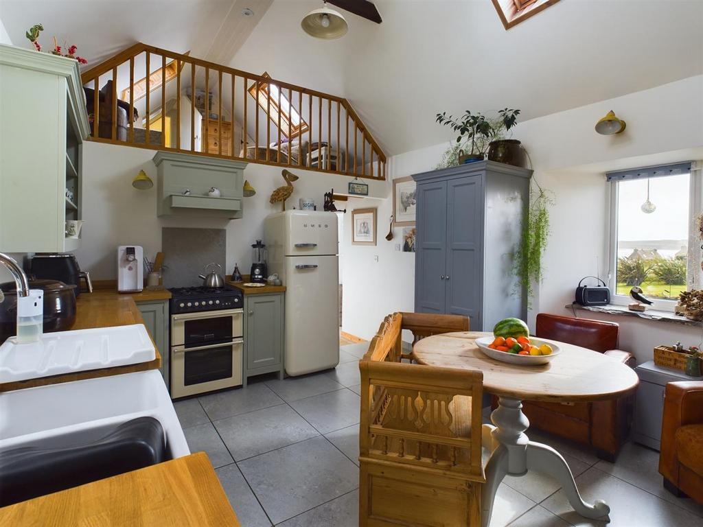 Kitchen/Dining Area
