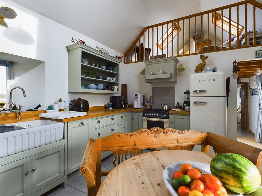 Kitchen/Dining Area