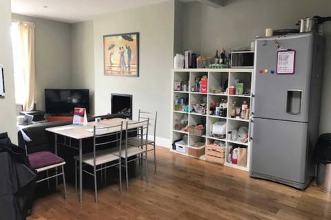 3 bedroom flat to rent, Holland Road, London