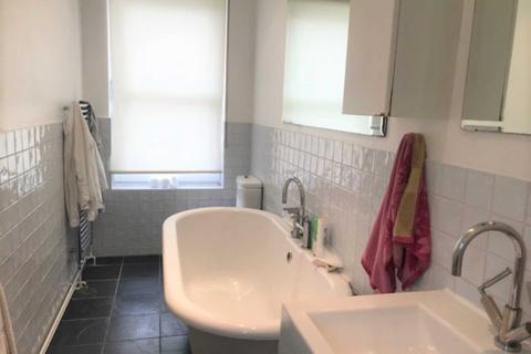 3 bedroom flat to rent, Holland Road, London